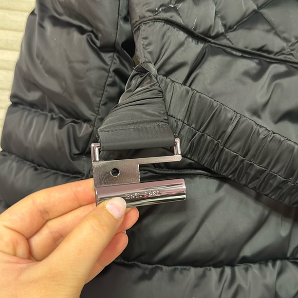 GUESS Women's Puffer Jacket - Picture 12 of 13